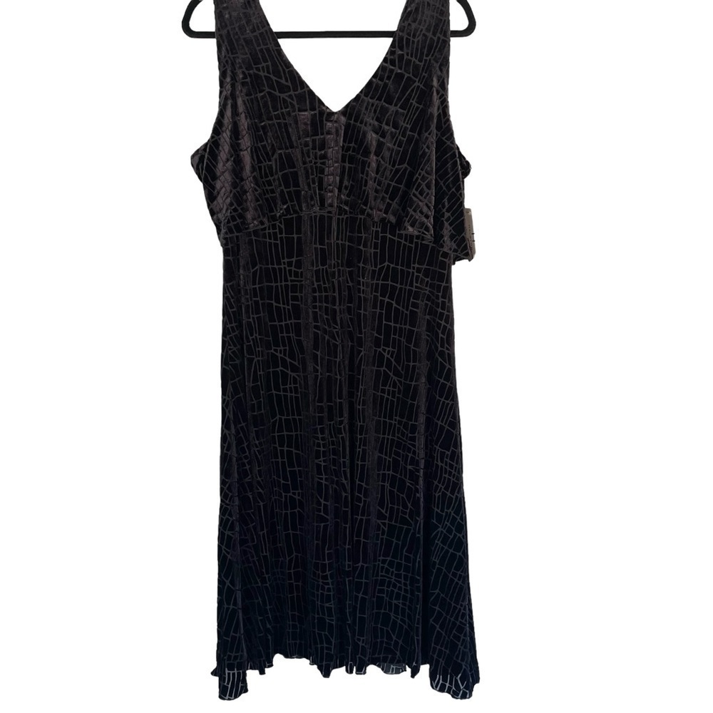 Halston Black Velvet Ruffle Textured V-Neck Zip Back Midi Sleeveless NWT Dress